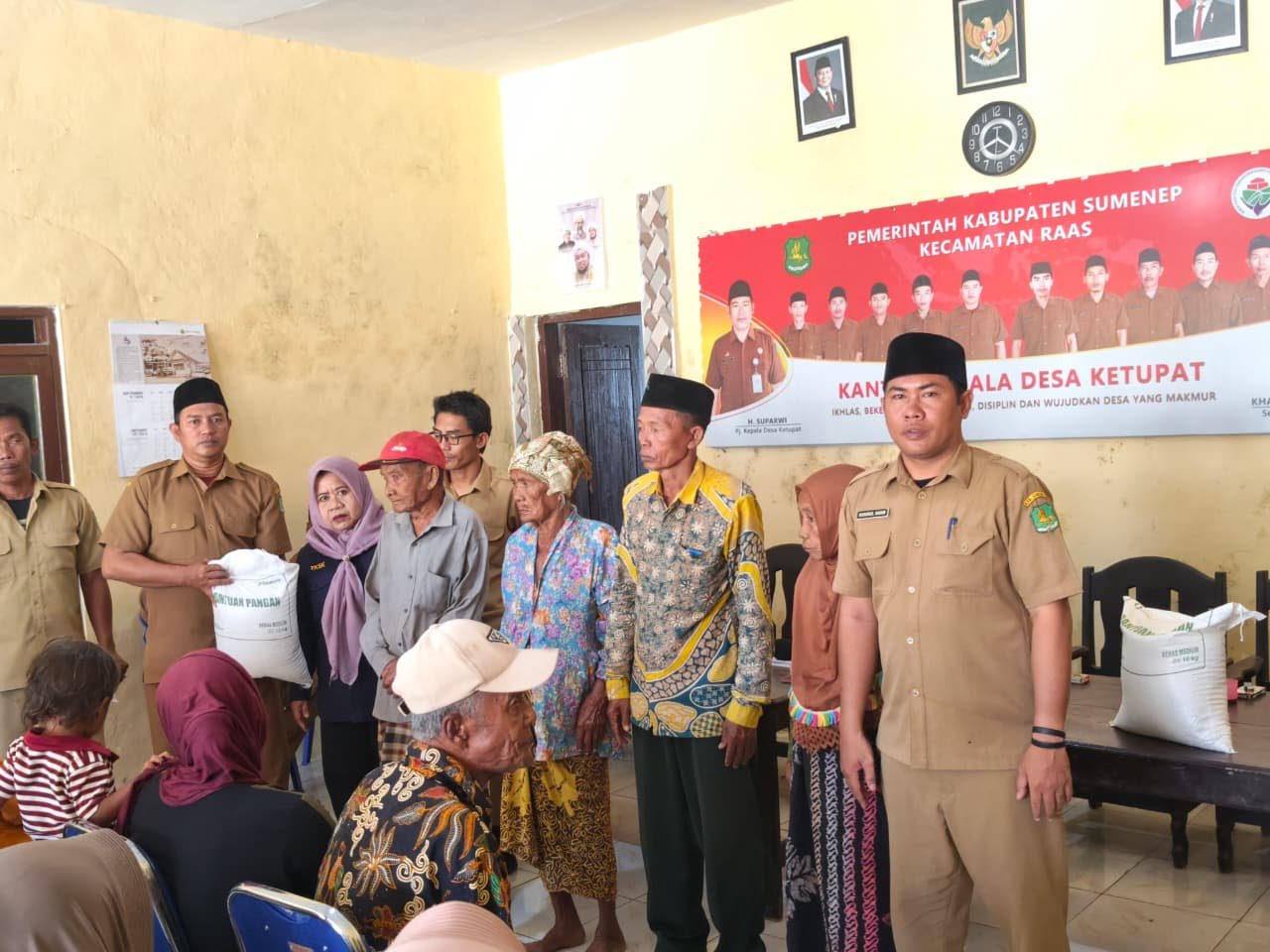 PENYALURAN PENERIMA BANTUAN PANGAN